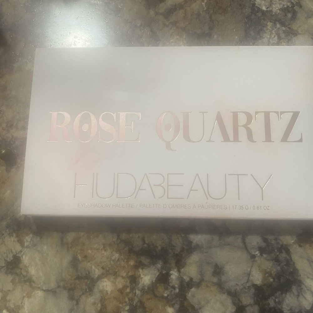 Huda Beauty Rose Quartz Eyeshadow palette